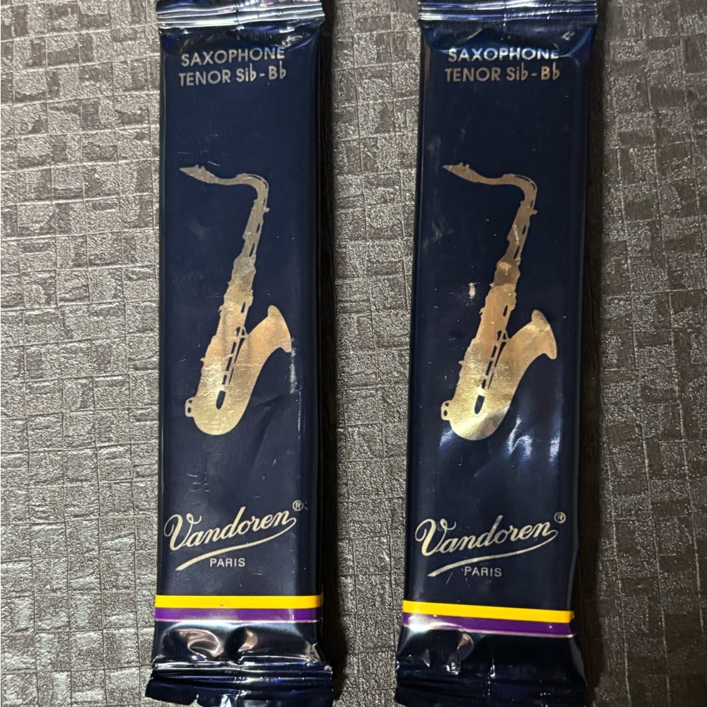 Tenor Saxophone Reeds Sib-Bb 2 1/2
- 2 in original packaging